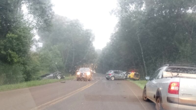  Homem é gravemente ferido em acidente envolvendo três veículo entre Santa Maria do Oeste e Palmital