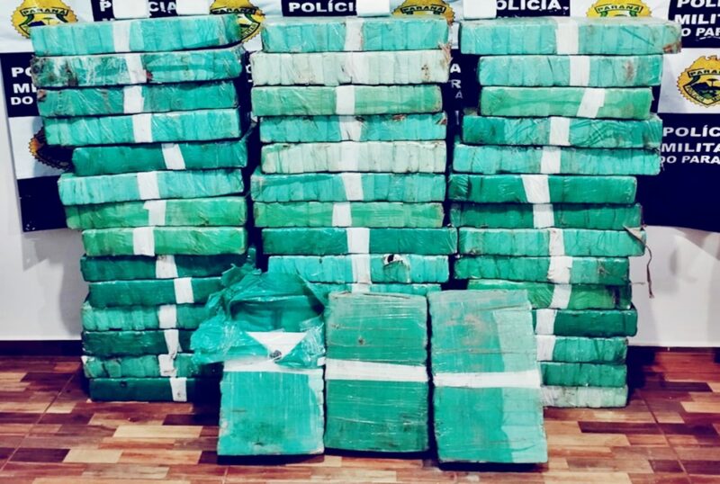  Rapaz de 18 anos é preso em Manoel Ribas com 480 quilos de maconha no veículo, após tentar fugir da abordagem policial