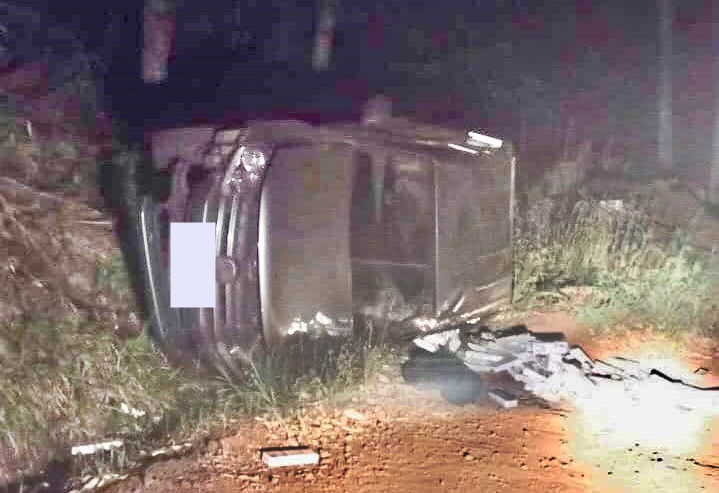  Amarok carregada com cigarros do Paraguai é abandonada após capotamento na região de Manoel Ribas