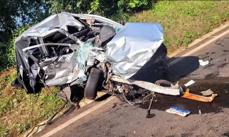  Policial militar morre em acidente entre dois carros e caminhão no Paraná