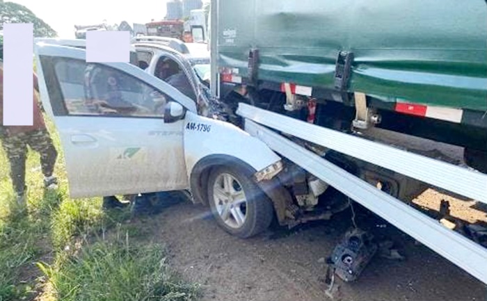  Colisão entre um veículo Renault Sandero e um Caminhão na PRC-466 em Pitanga