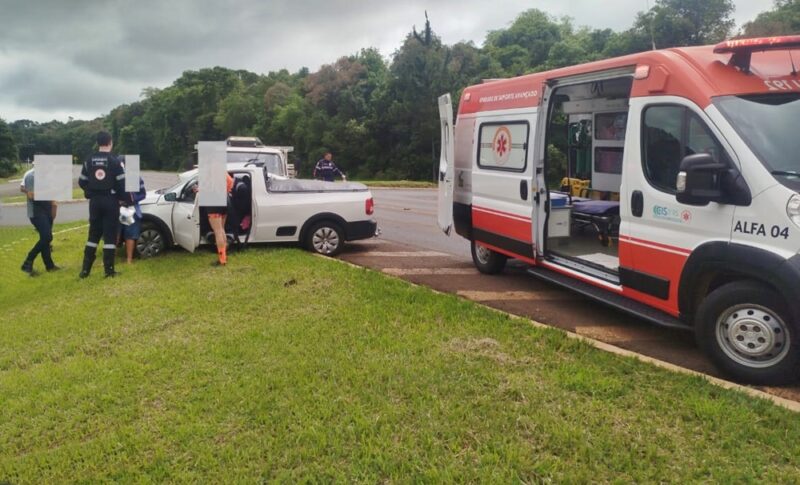  Colisão entre dois veículos na 466 em Pitanga resulta em duas pessoas com ferimentos leves