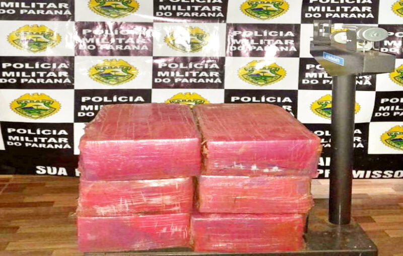  Duas pessoas são presas pela PM em Manoel Ribas com um veículo e com 118 quilos de maconha