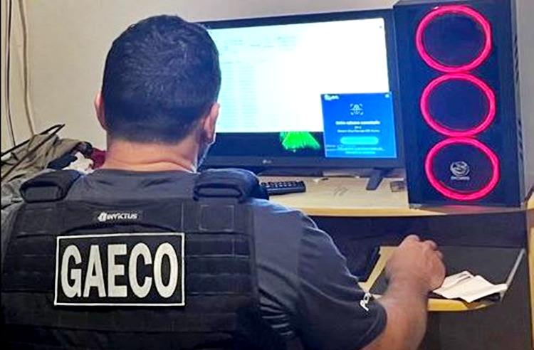  Gaeco e 6ª Promotoria de Paranaguá realizam busca de apreensão de três ordens judiciais contra policial militar suspeito de falsificação de documentos