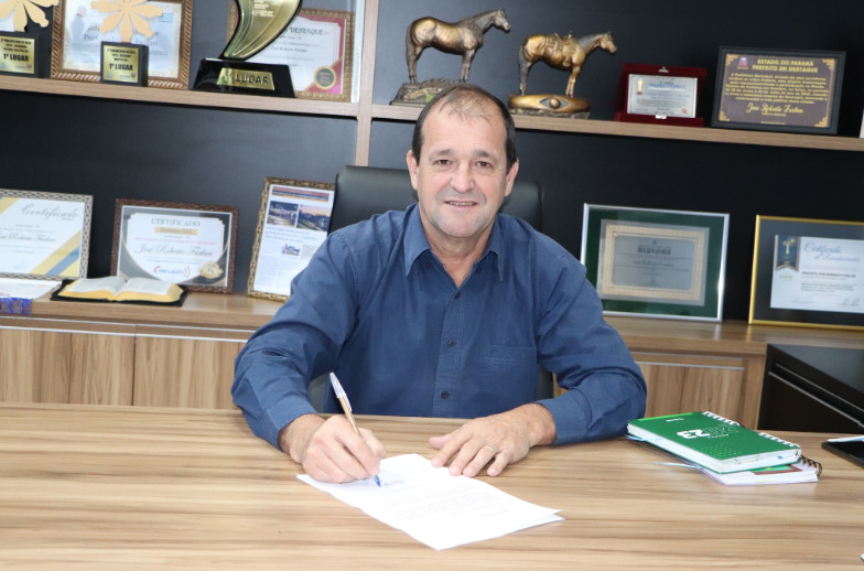  Prefeito e dois Diretores de Jardim Alegre são punidos por comprar carne e cerveja com dinheiro público