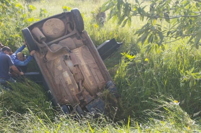  Mulher morre em um capotamento entre Palmital e Marquinho, e dois ficam em estado grave