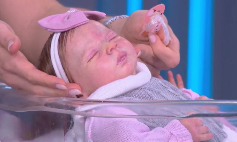  Mulher leva bebê reborn para ser vacinada em UBS em Itajaí no litoral de SC