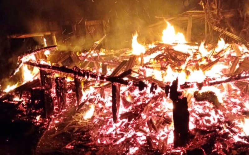  Sr. de 83 anos morre carbonizado em uma casa que ficou destruída pelo fogo no interior de Turvo/PR