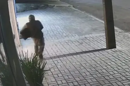 PM emite relatório a respeito do arrombamento e furto de uma loja no Centro de Pitanga