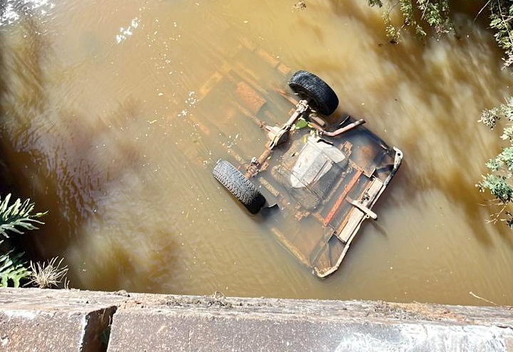 Homem morre após capotar e cair com a camionete dentro de um rio em Ariranha do Ivaí