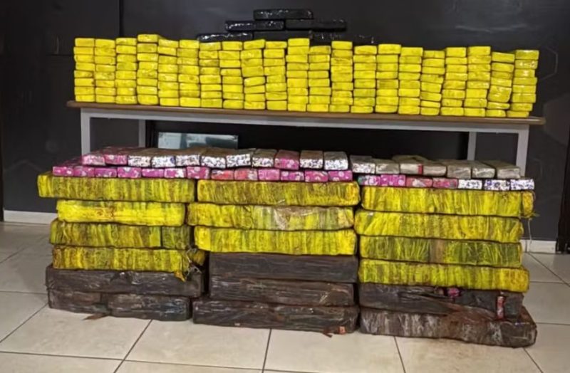  Em Paiçandu – Casal capota o carro e abandona com quase 350 quilos de maconha dentro