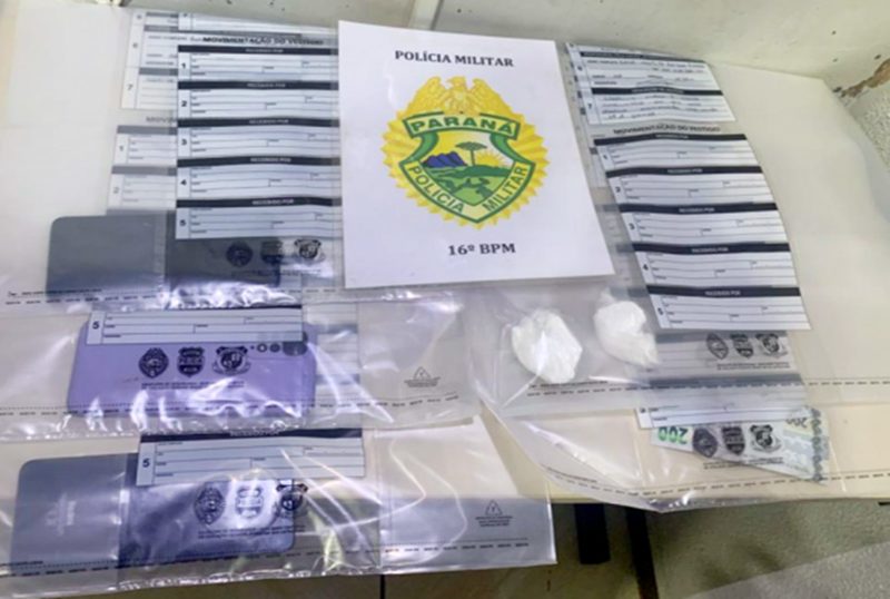  Indivíduos com drogas são encaminhados pela PM para Delegacia de Pitanga. A droga, celulares e dinheiro, foram apreendidos