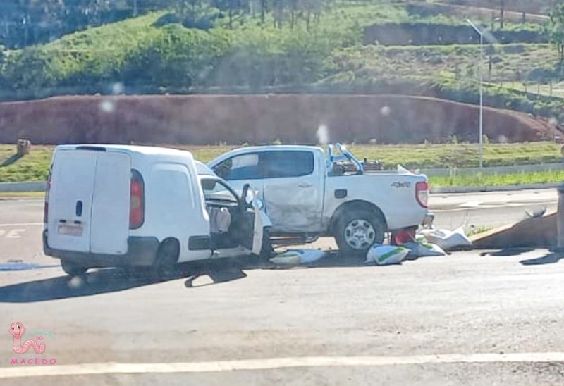 Colisão entre Fiorino e Ranger na região do Trevo da 466 em Pitanga