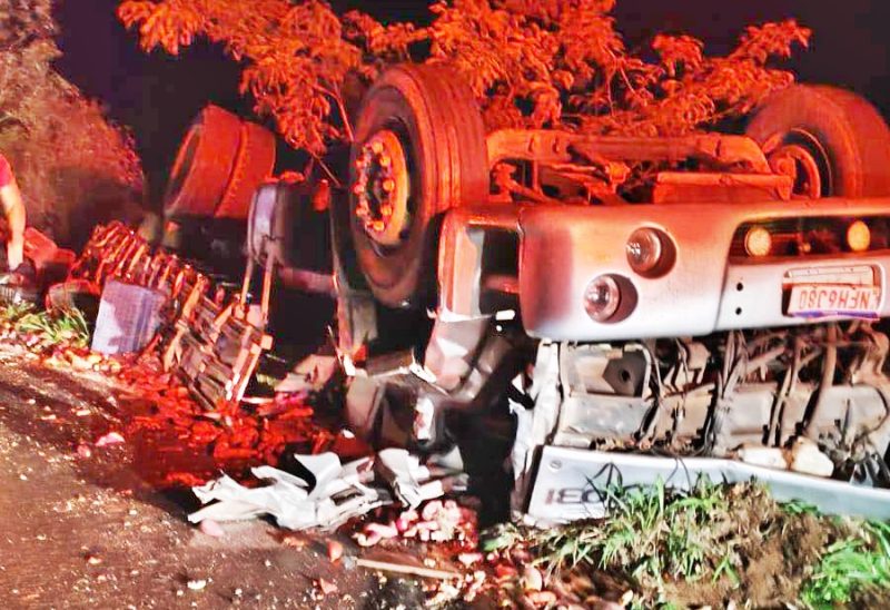 Caminhoneiro de Cândido de Abreu morre ao tombar o Caminhão na Rodovia entre Manoel Ribas e Nova Tebas