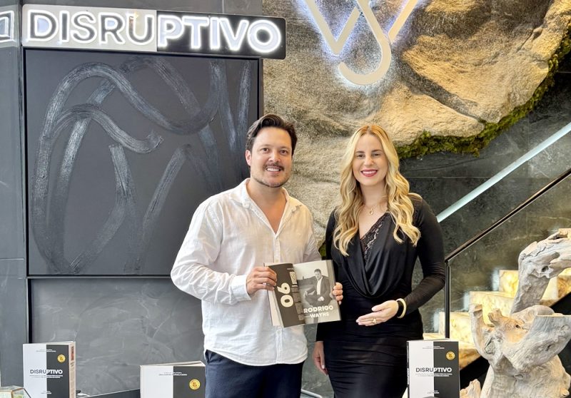 Rodrigo Wayhs recebe convidados na sede da Group WS em noite de autógrafos do seu livro Disruptivo