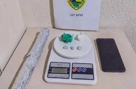 PM prende dois e apreende balança, drogas e celular na Vila Planalto em Pitanga