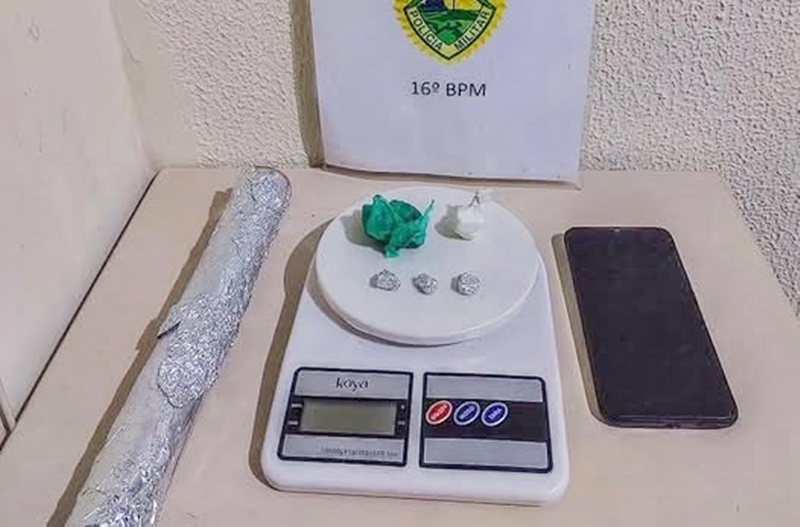  PM prende dois e apreende balança, drogas e celular na Vila Planalto em Pitanga