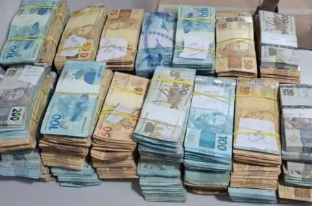 No mesmo apartamento, foram encontrados dólares, folhas de cheque, contratos e notas promissórias. Agora, polícia investiga possível caso de agiotagem. Foto: Polícia Civil