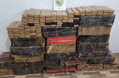 PM apreende em um carro que foi abandonado, mais de meia tonelada maconha em Manoel Ribas