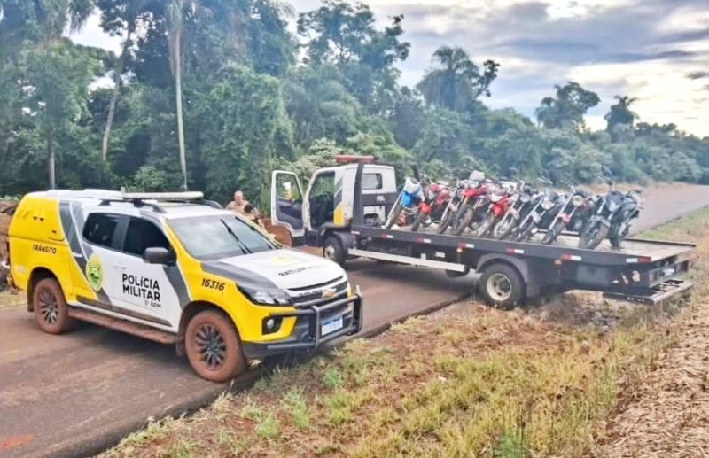  PM apreende nove motos em flagrante de manobras perigosas no interior de Vitorino/PR