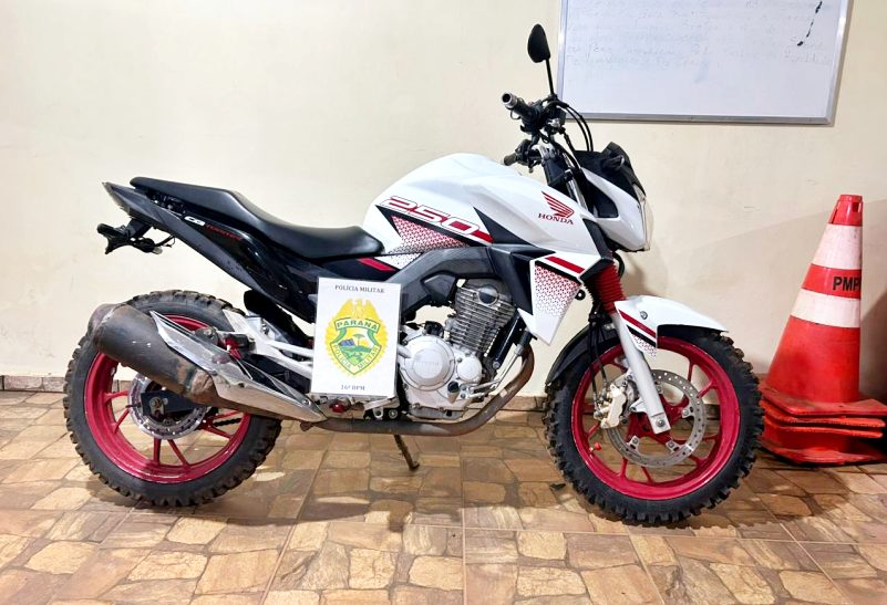  Moto sem placa e com débitos é recolhida pela PM em Boa Ventura de São Roque. O condutor de 17 anos, sem CNH, foi orientado e liberado
