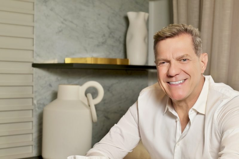  Dilson Stein, o maior descobridor de talentos do mundo que revelou Gisele Bündchen, Alessandra Ambrósio e Caroline Trentini, contará sua trajetória no livro Legado