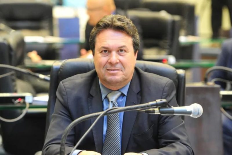  Secretário do Paraná assina acordo para pagar multa de R$ 23 mil por uso político de doações de respiradores durante a pandemia da Covid-19