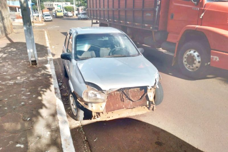  Veículo com alerta de furto é levado junto com a proprietária para Delegacia em Palmital/PR