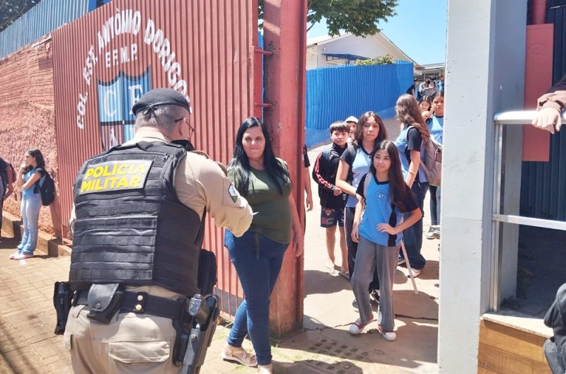  16º Batalhão da PM realiza Blitz Educativa alusiva ao Dia Internacional da Mulher no Centro de Pitanga
