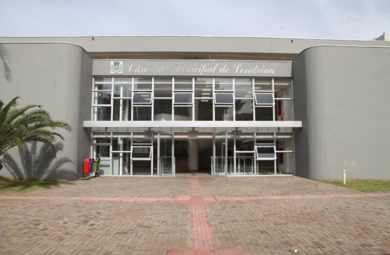  MPPR denuncia por maus-tratos a animais e outros crimes vereadora de Londrina responsável por entidade que está sob intervenção judicial