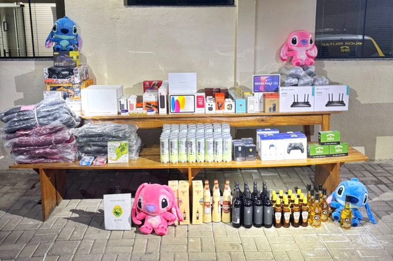  Carro com cerca de R$ 200 mil de mercadorias do Paraguai é lacrado pela PM em Prudentópolis