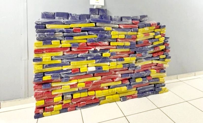  Preso em Guarapuava com 382 quilos de maconha após fazer manobras com o veículo e sem CNH