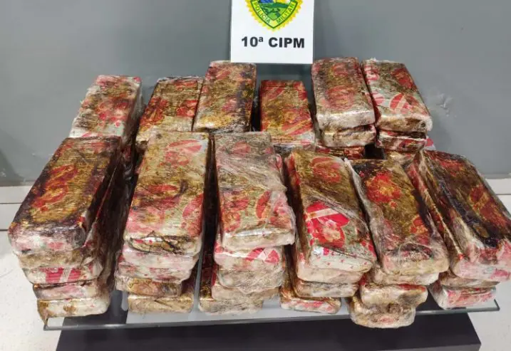  Dois paraguaios são presos com 42 quilos de maconha em um ônibus na Rodoviária de Laranjeiras do Sul