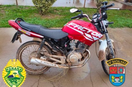 Moto furtada é encontrada pela PM estacionada na Colônia Vitória em Guarapuava