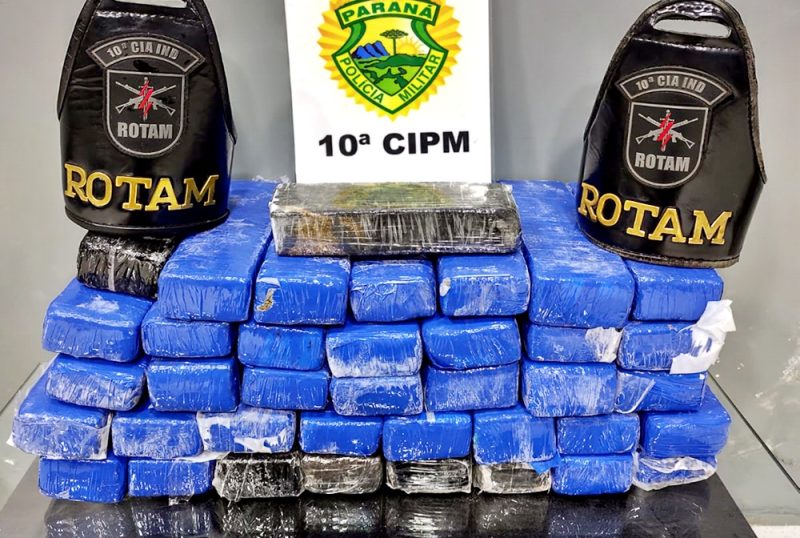  Mulher é presa com 25 quilos de maconha em um ônibus na Rodoviária de Laranjeiras do Sul