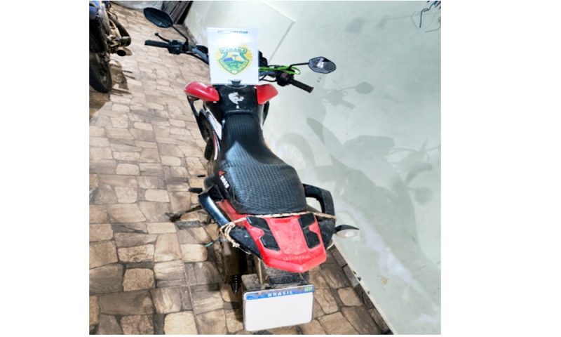  Preso com moto adulterada, sem CNH e sem capacete, no interior de Boa Ventura de São Roque
