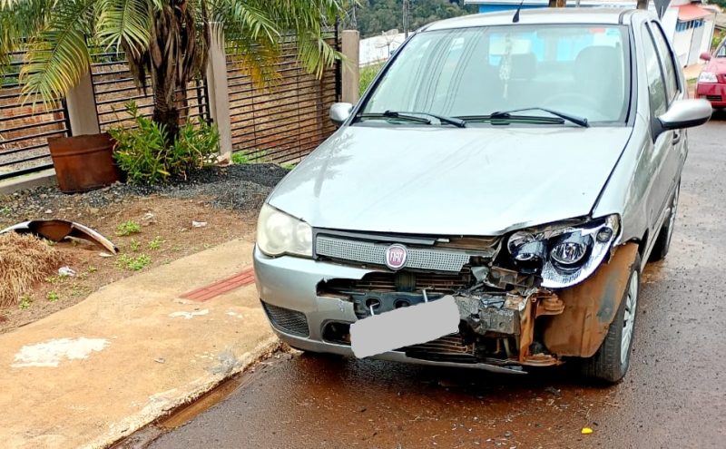  Veículo bate em outro estacionado em Nova Tebas e resulta na prisão de um homem de 52 anos por embriaguez ao volante
